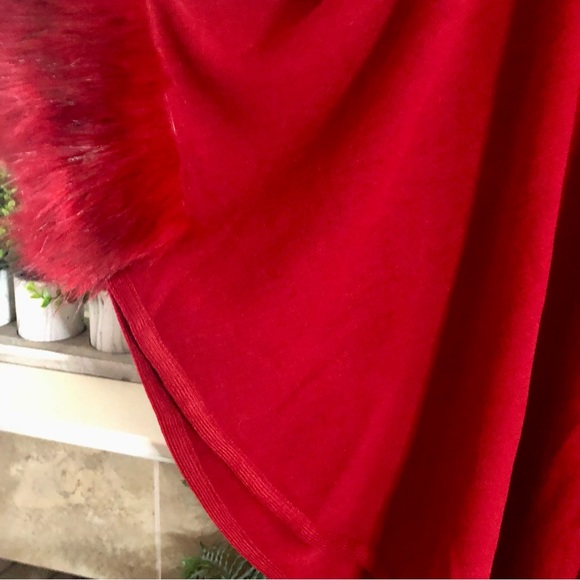 🌴🎉HP🎉 NEW! Dolce Cabo Valentine Red Luxurious Fur Cloak Wrap L/XL - Picture 6 of 10